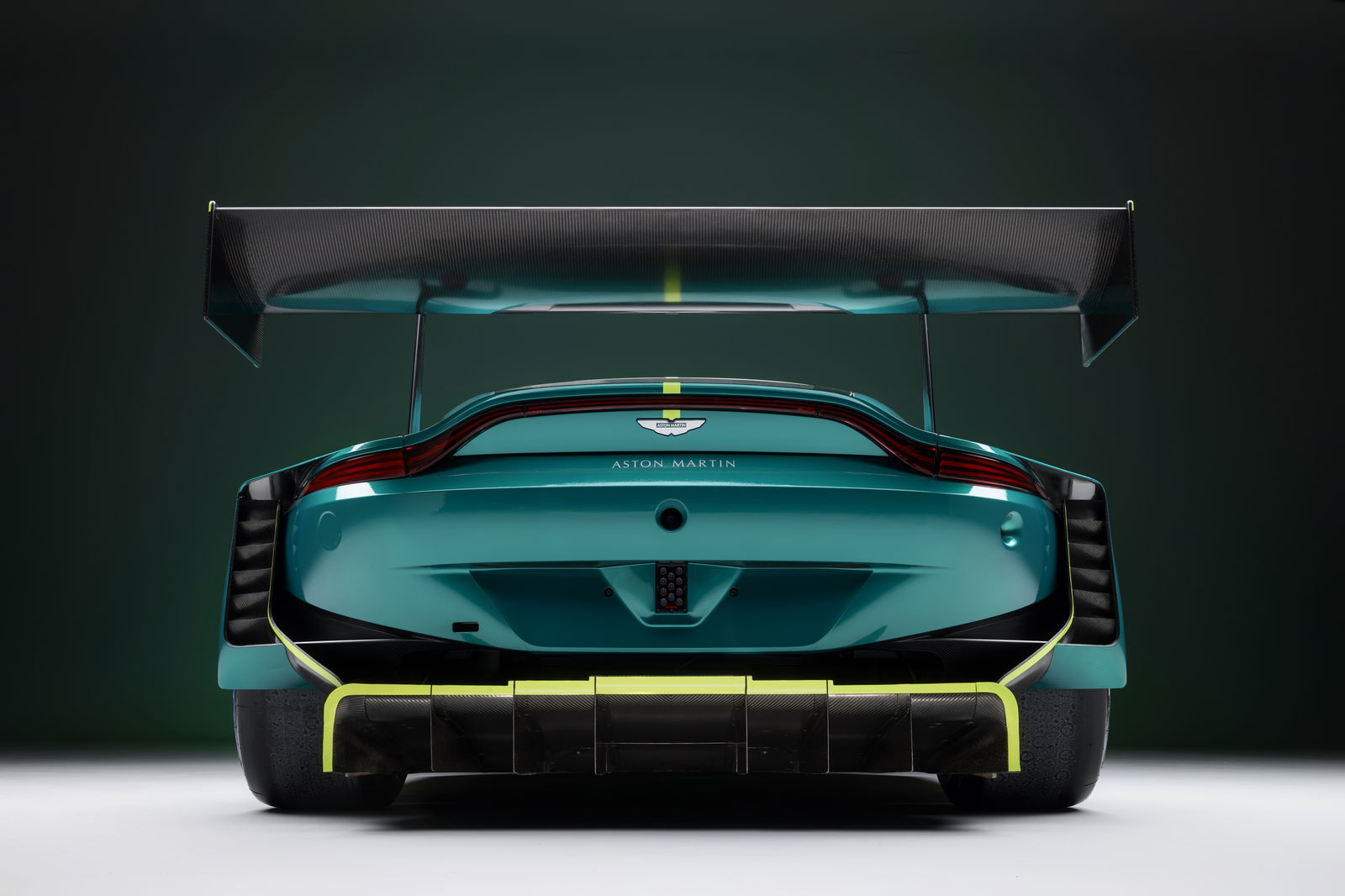 Aston Martin Vantage GT3 - rear